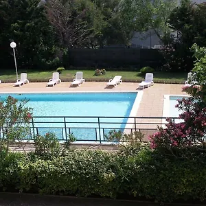 https://hotel-residence-les-aiguades-port-de-bouc.fr-provencehotel.com